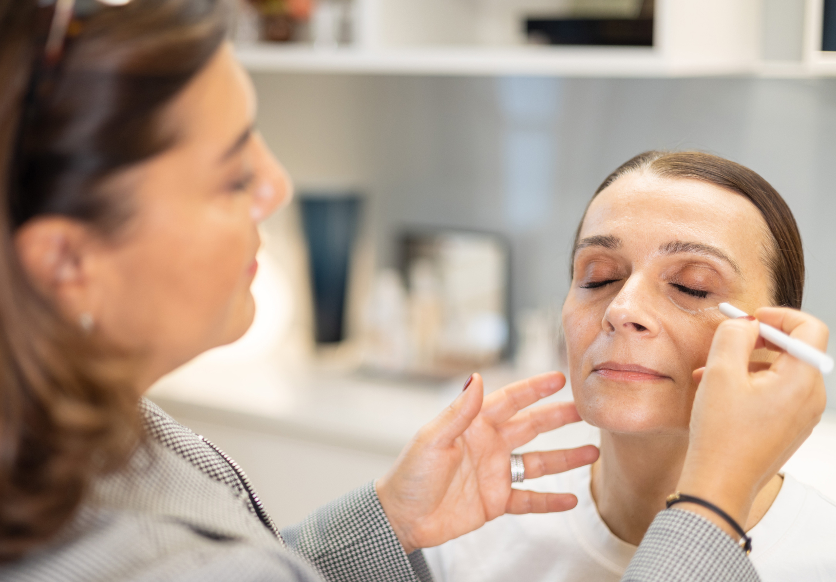 Cernes : comment les traiter en médecine esthétique | Dr Scemama | Paris